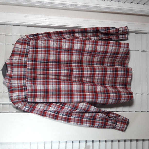 Eddie Bauer Relaxed Fit Men's plaid button front shirt - Picture 5 of 7